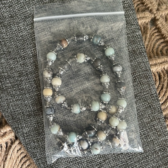 Glass multicolored marbled speckled beaded circle silver tone toggled necklace - Picture 10 of 10